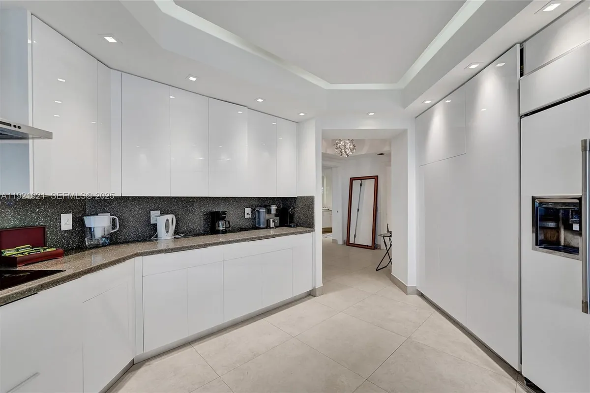 21200 Point Place # 403, Aventura FL 33180