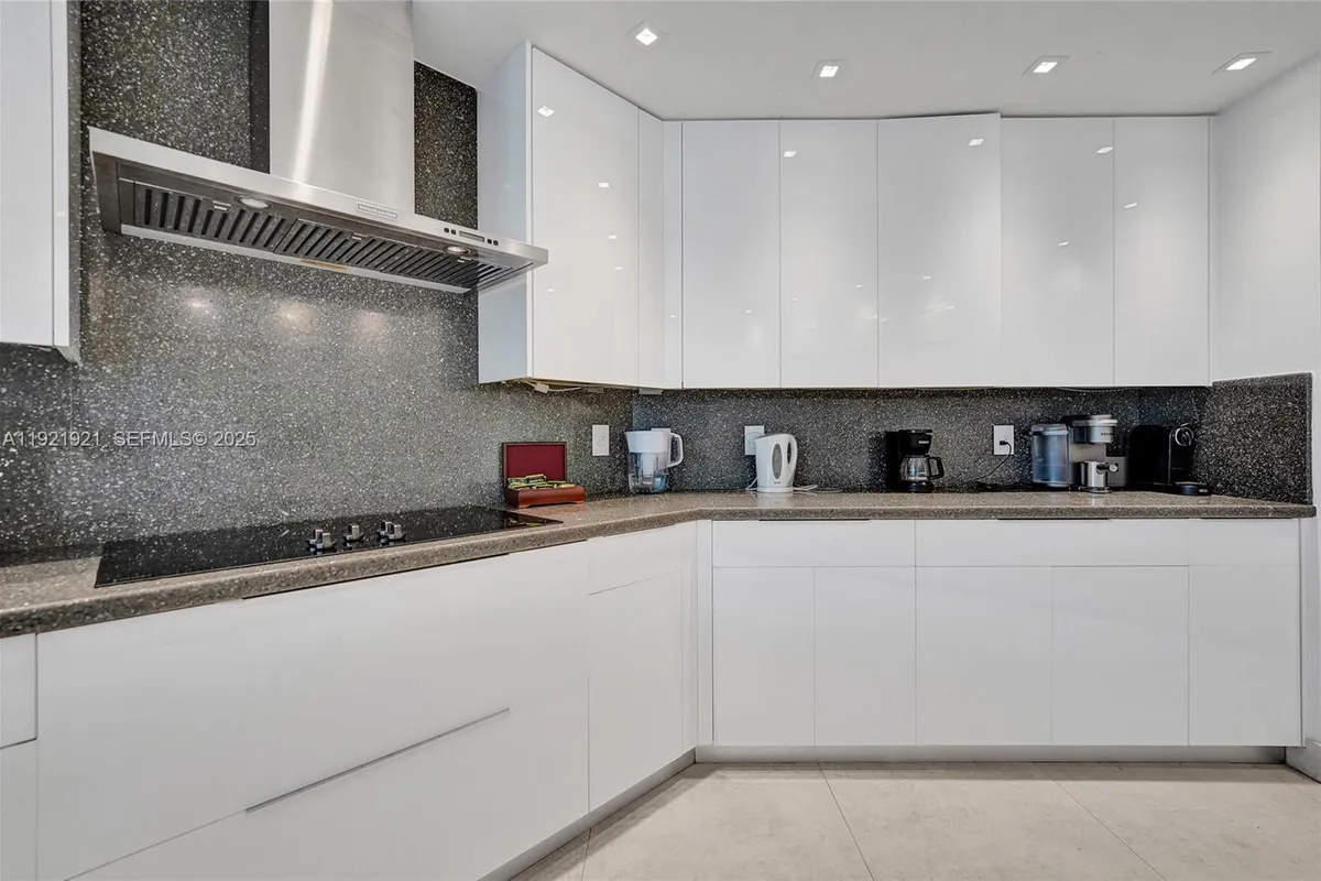 21200 Point Place # 403, Aventura FL 33180