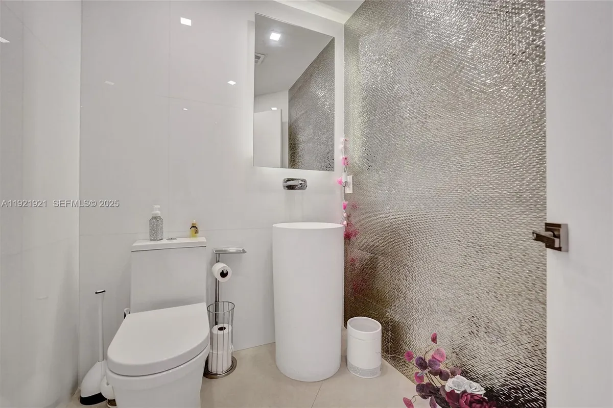 21200 Point Place # 403, Aventura FL 33180