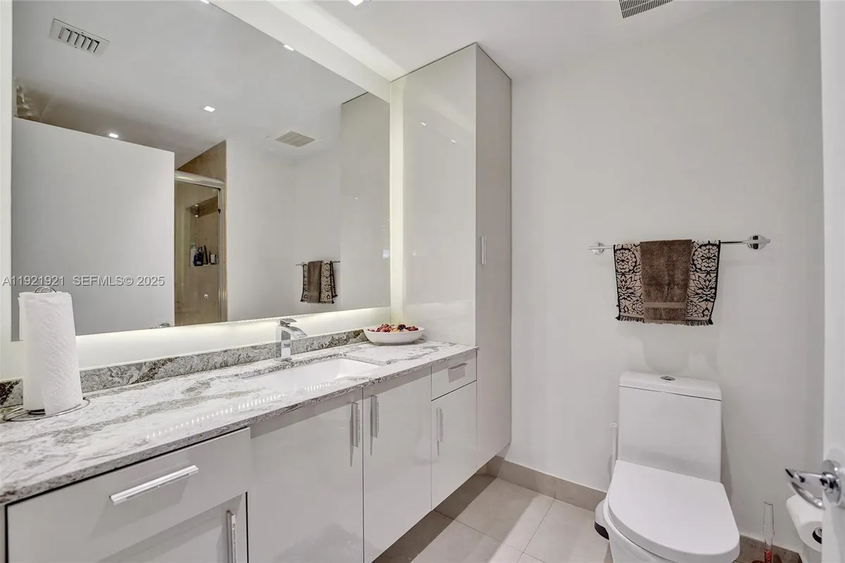 21200 Point Place # 403, Aventura FL 33180