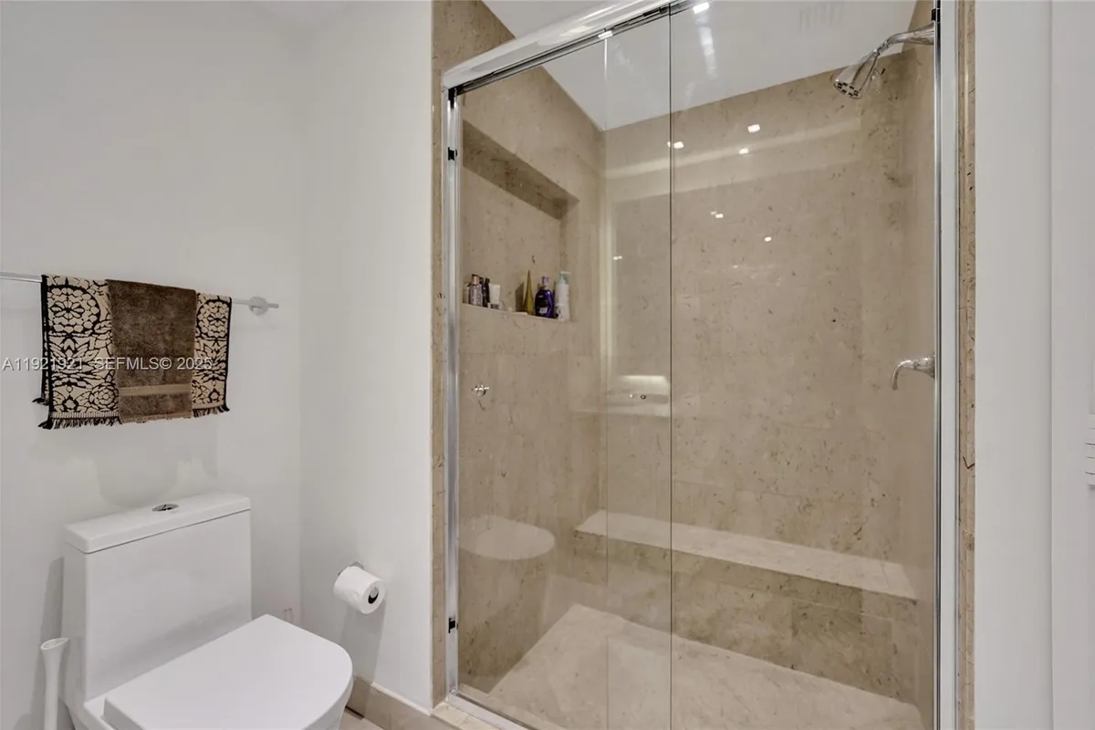 21200 Point Place # 403, Aventura FL 33180