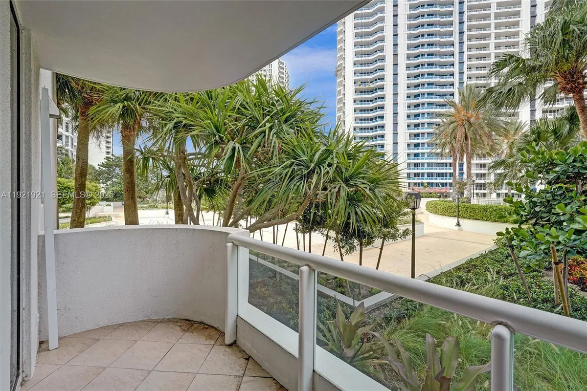 21200 Point Place # 403, Aventura FL 33180