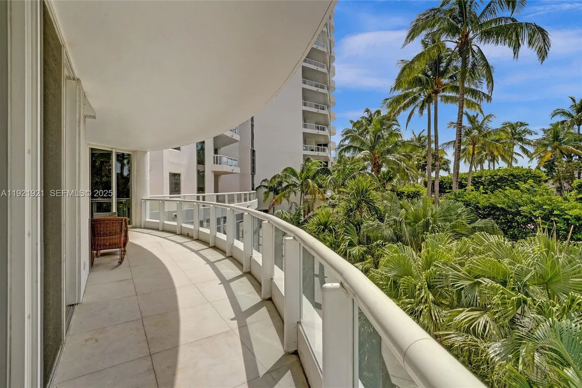 21200 Point Place # 403, Aventura FL 33180