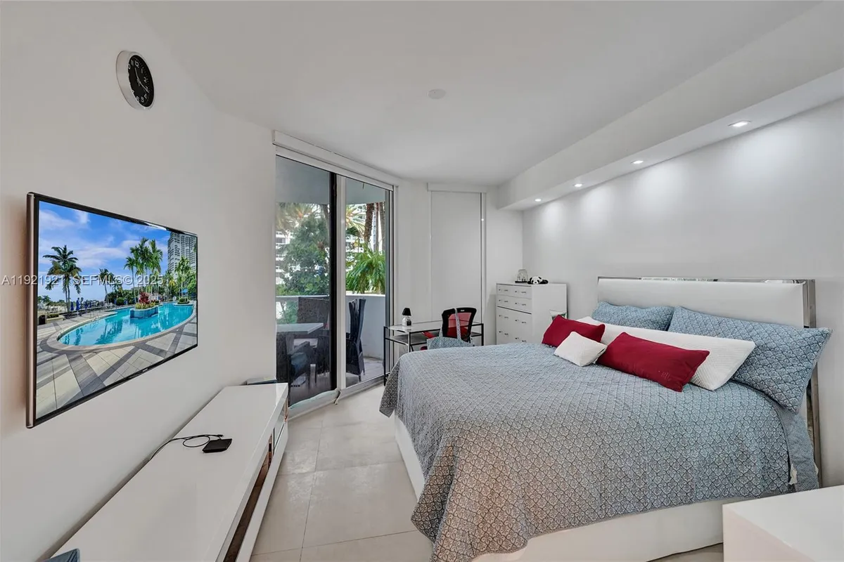 21200 Point Place # 403, Aventura FL 33180