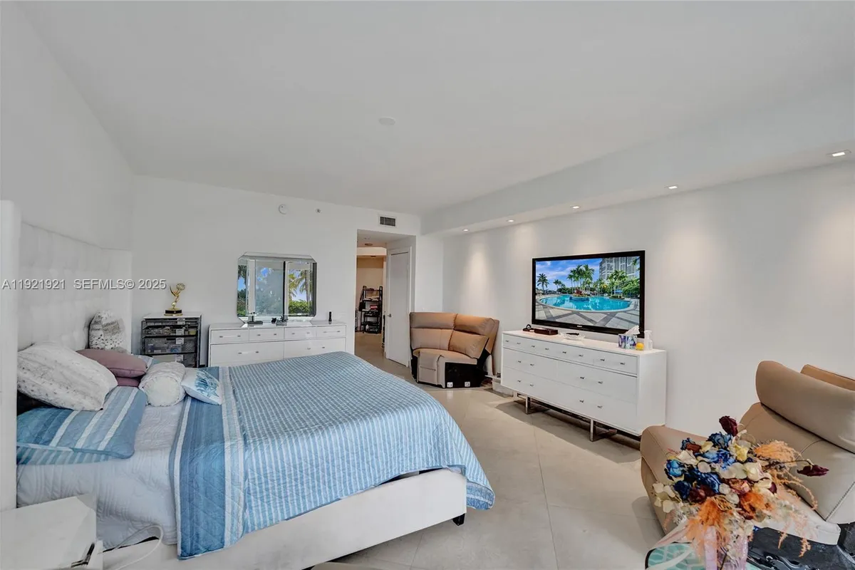 21200 Point Place # 403, Aventura FL 33180