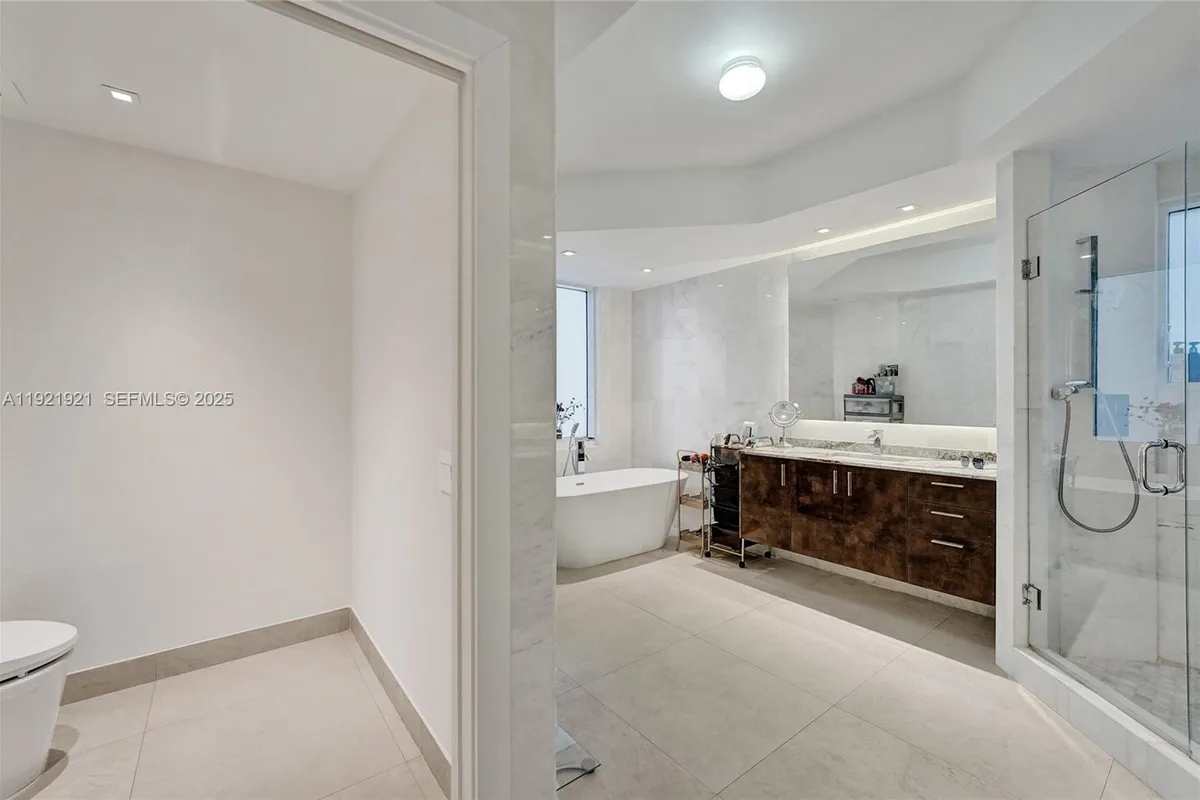 21200 Point Place # 403, Aventura FL 33180