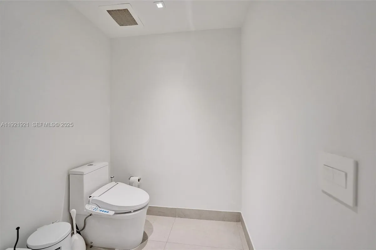 21200 Point Place # 403, Aventura FL 33180