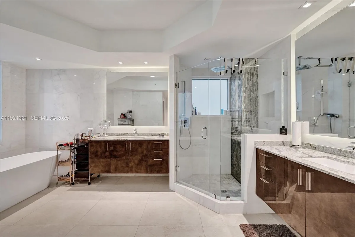 21200 Point Place # 403, Aventura FL 33180