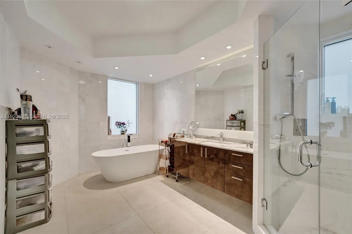 21200 Point Place # 403, Aventura FL 33180