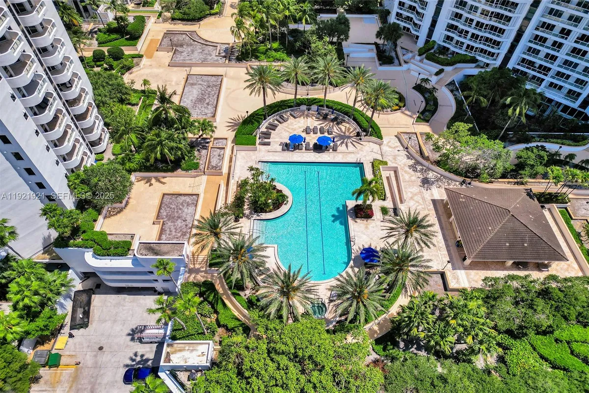 21200 Point Place # 403, Aventura FL 33180