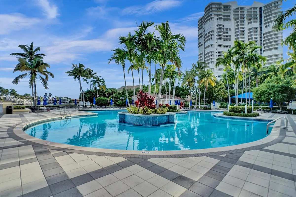 21200 Point Place # 403, Aventura FL 33180