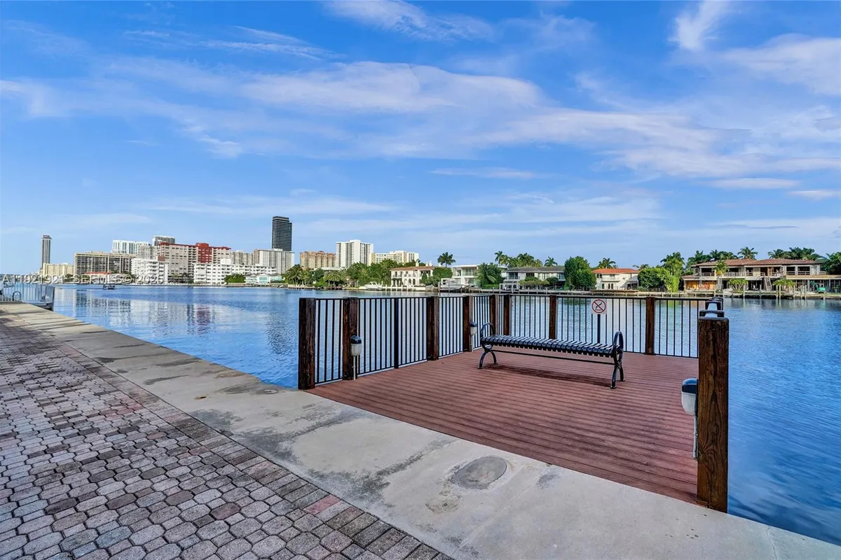 21200 Point Place # 403, Aventura FL 33180