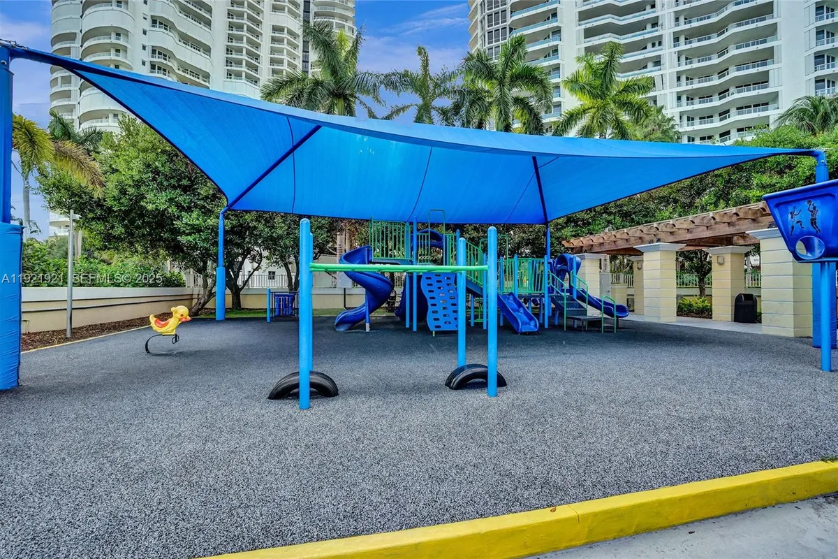 21200 Point Place # 403, Aventura FL 33180