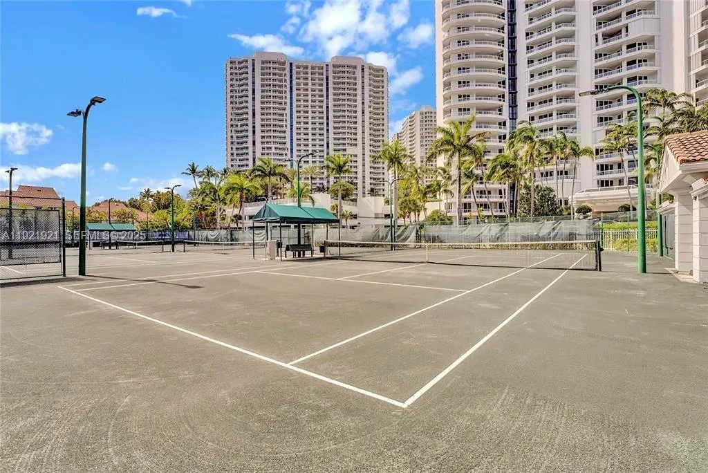 21200 Point Place # 403, Aventura FL 33180