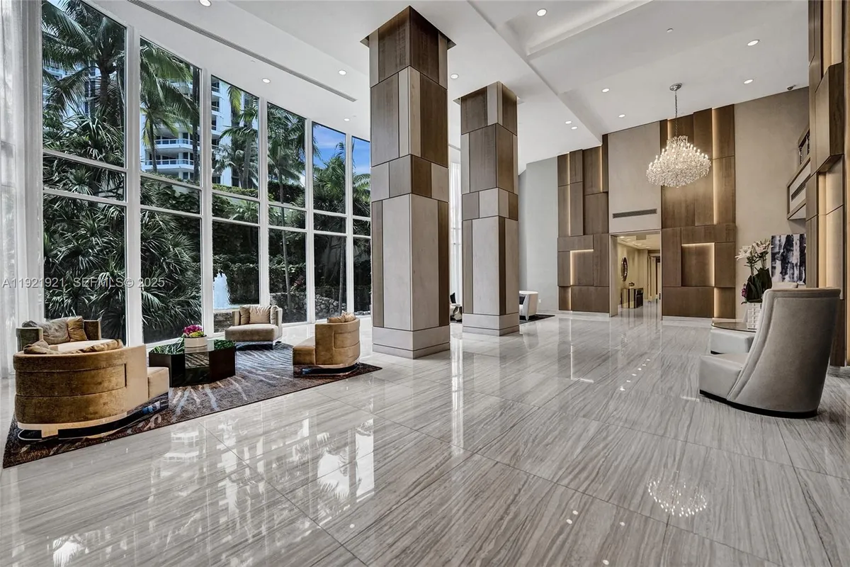 21200 Point Place # 403, Aventura FL 33180