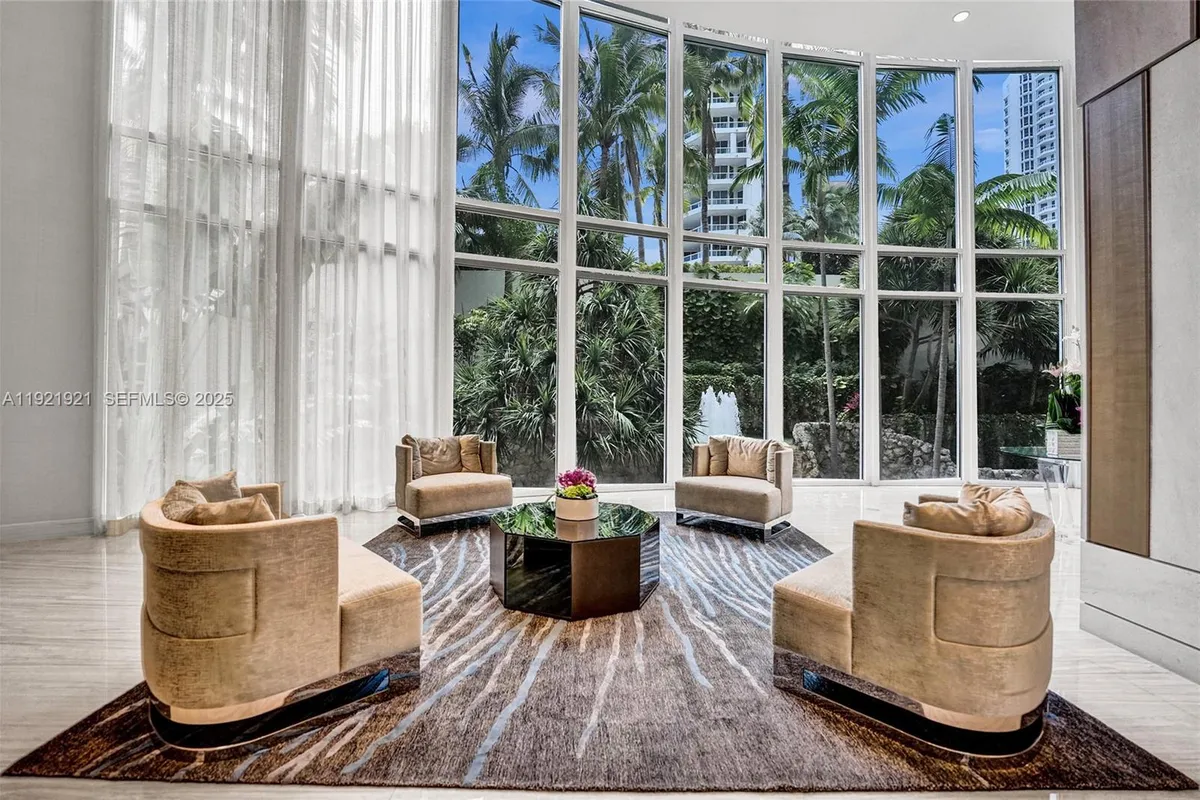 21200 Point Place # 403, Aventura FL 33180