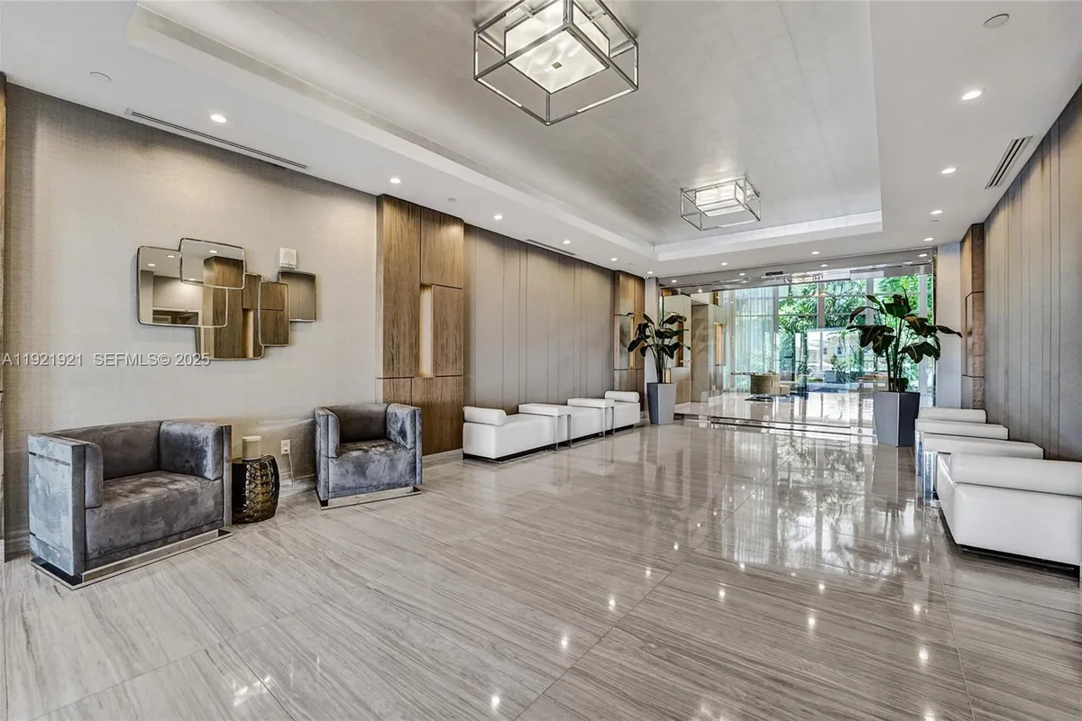 21200 Point Place # 403, Aventura FL 33180