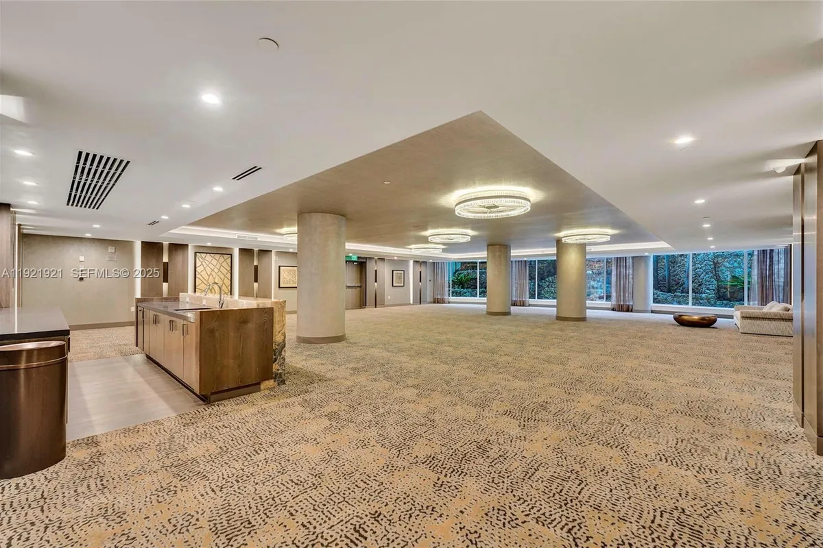 21200 Point Place # 403, Aventura FL 33180