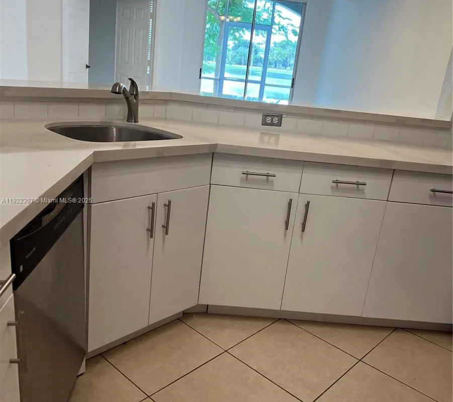 715 SW 148th Ave # 611, Sunrise FL 33325