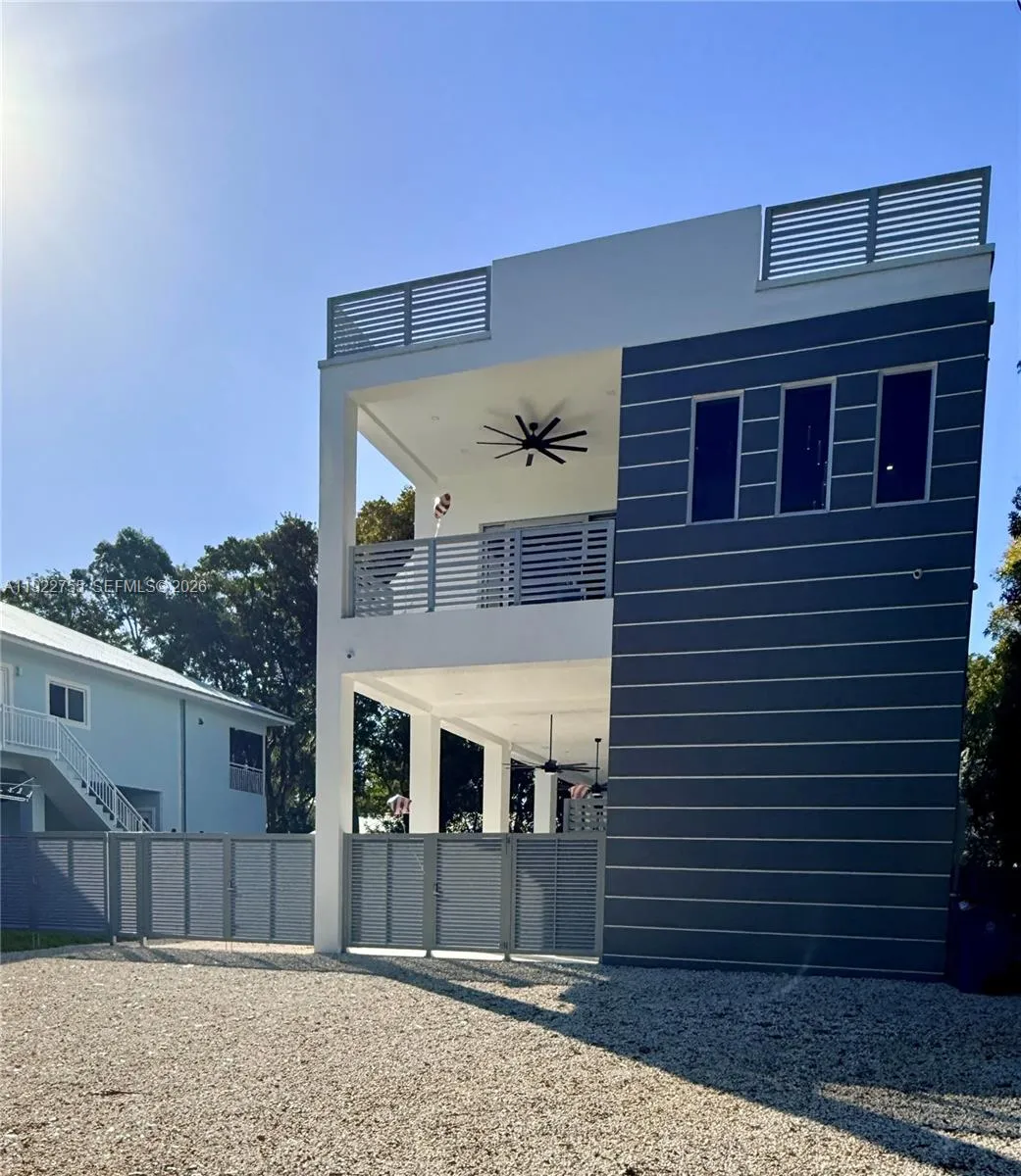 365 Buttonwood Shores Dr, Key Largo FL 33037