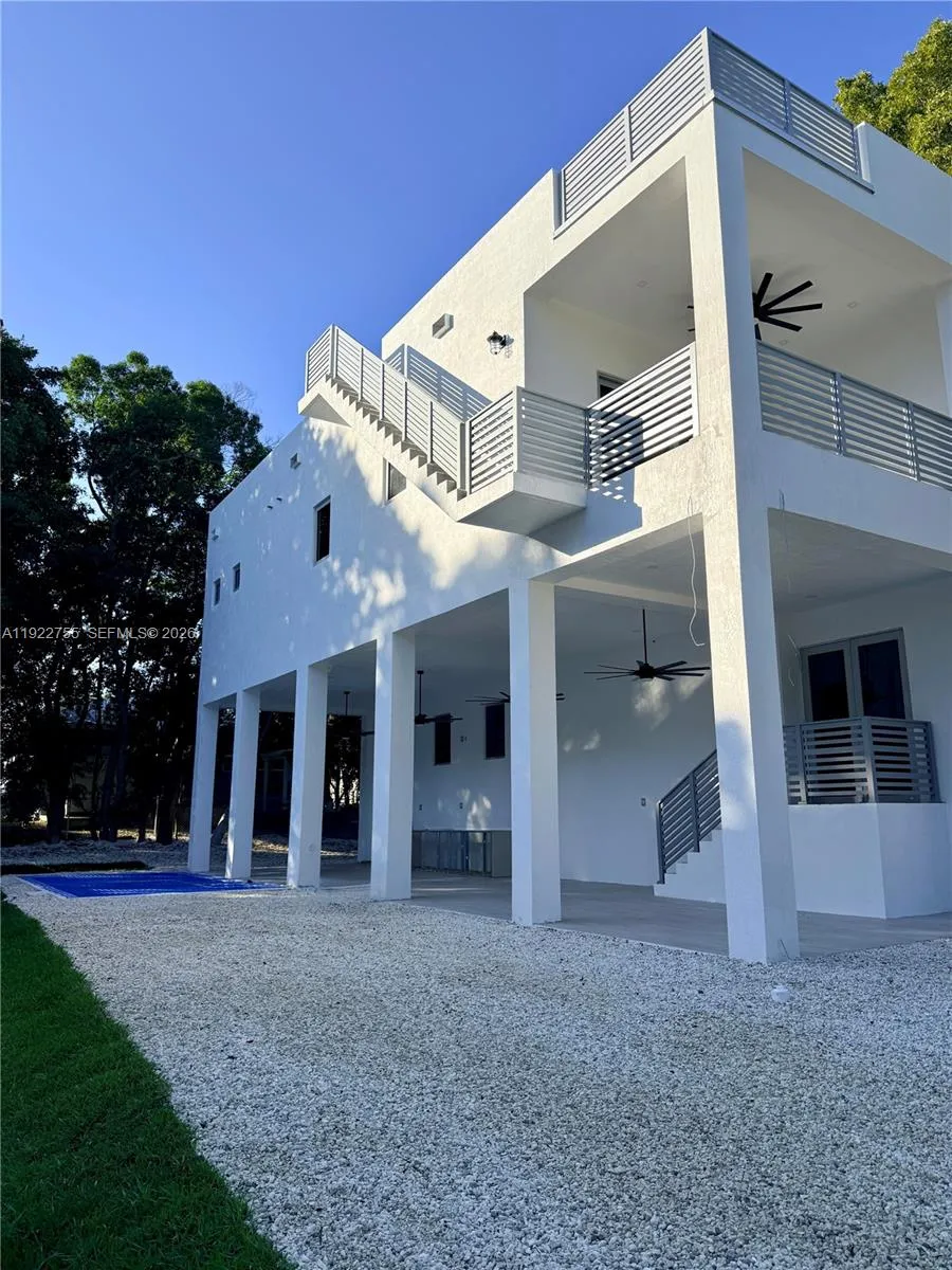 365 Buttonwood Shores Dr, Key Largo FL 33037