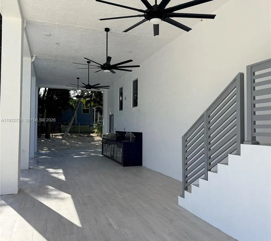 365 Buttonwood Shores Dr, Key Largo FL 33037