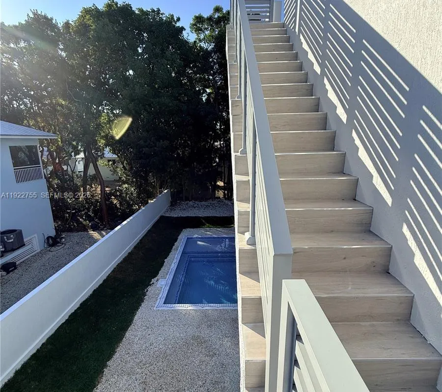 365 Buttonwood Shores Dr, Key Largo FL 33037