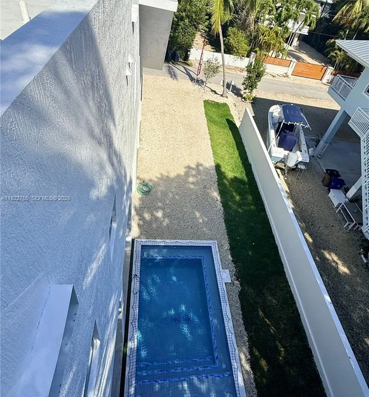 365 Buttonwood Shores Dr, Key Largo FL 33037