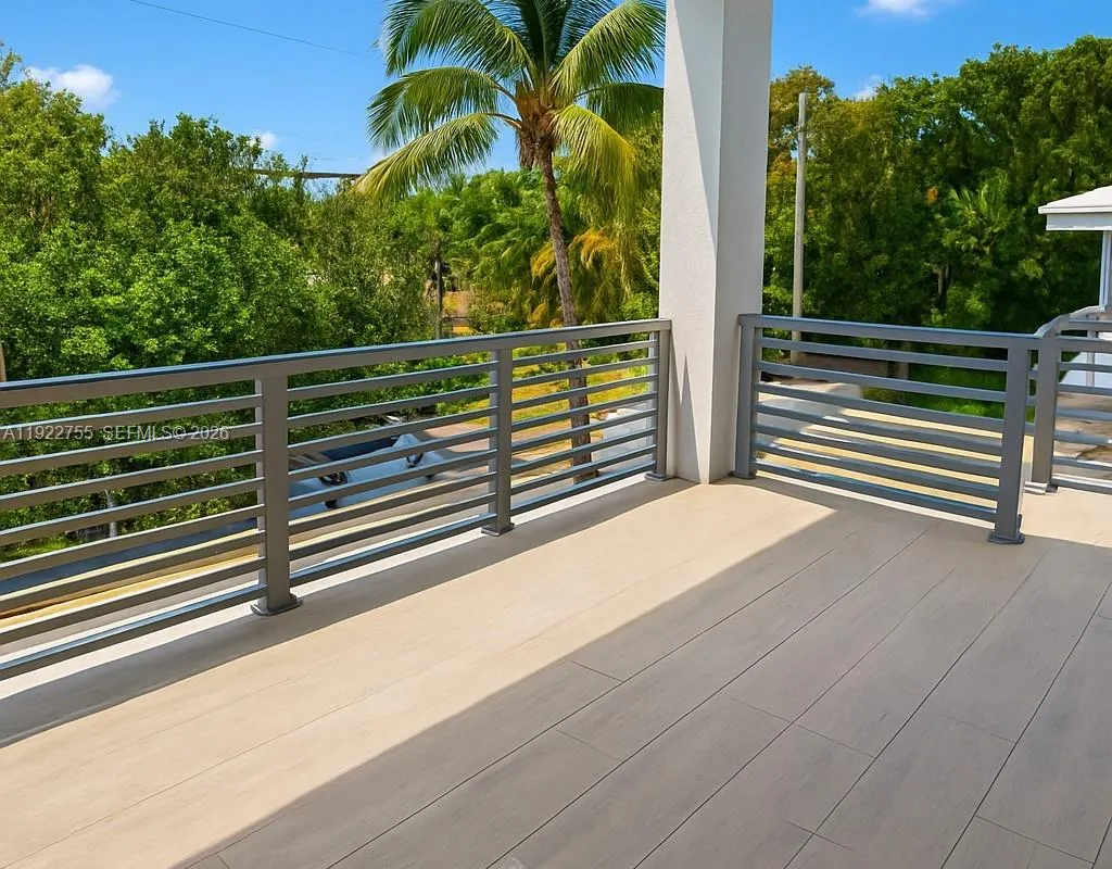 365 Buttonwood Shores Dr, Key Largo FL 33037