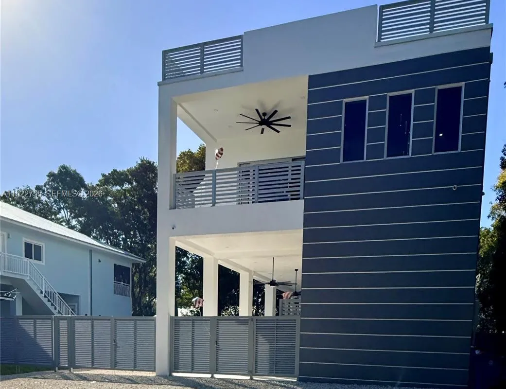 365 Buttonwood Shores Dr, Key Largo FL 33037