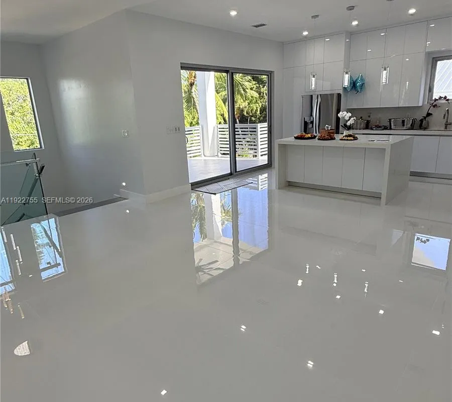 365 Buttonwood Shores Dr, Key Largo FL 33037