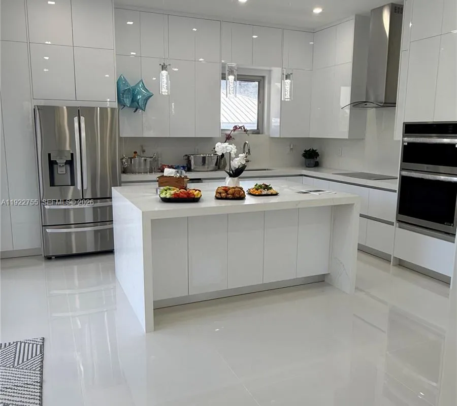 365 Buttonwood Shores Dr, Key Largo FL 33037