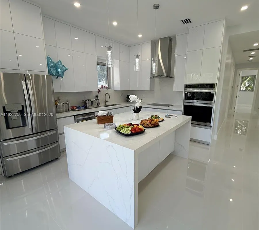 365 Buttonwood Shores Dr, Key Largo FL 33037