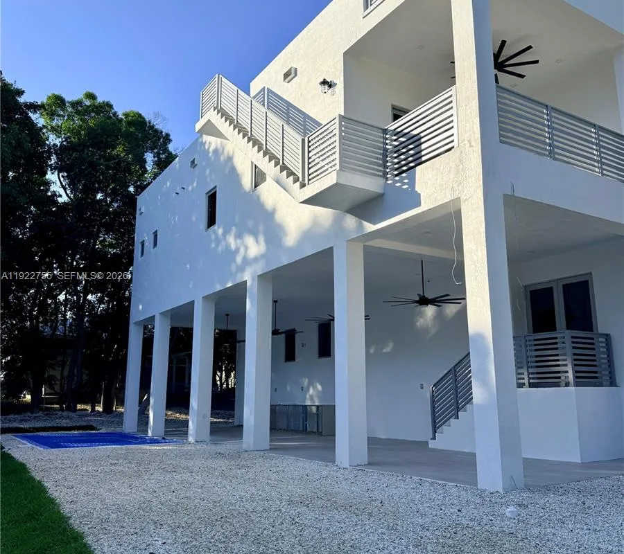 365 Buttonwood Shores Dr, Key Largo FL 33037