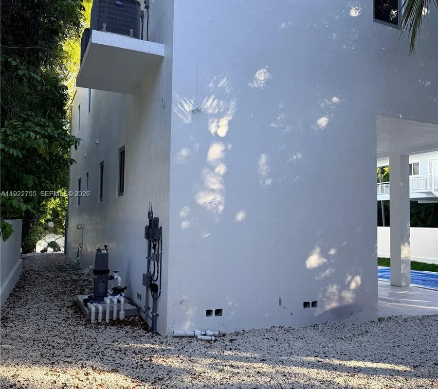 365 Buttonwood Shores Dr, Key Largo FL 33037