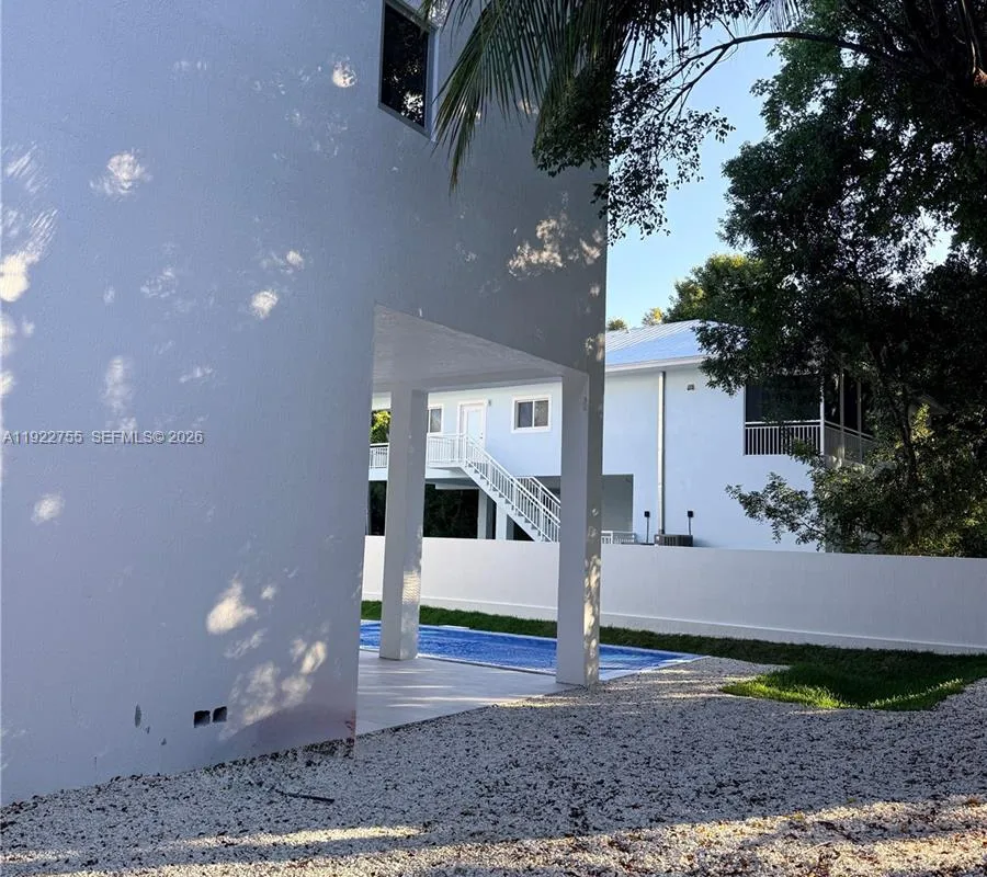 365 Buttonwood Shores Dr, Key Largo FL 33037