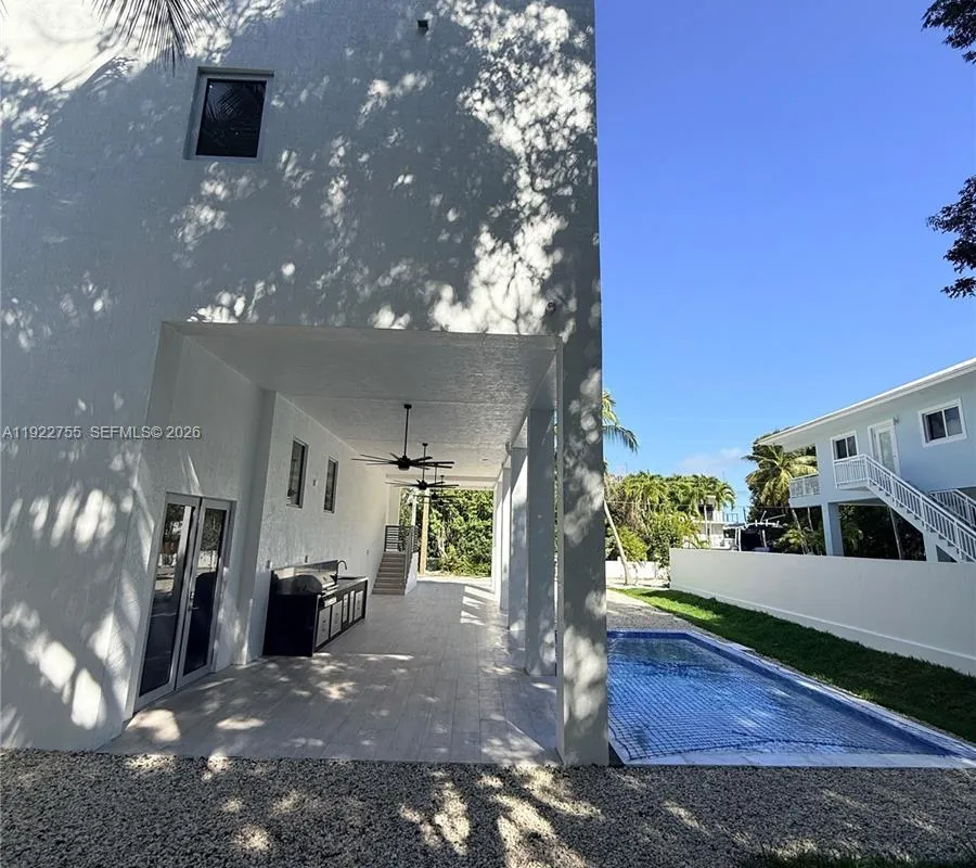 365 Buttonwood Shores Dr, Key Largo FL 33037