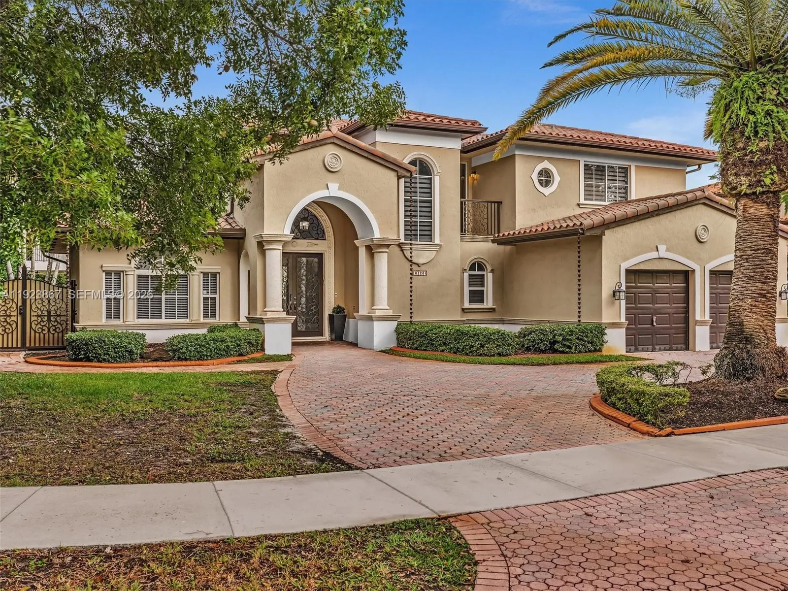 8123 NW 161st Ter, Miami Lakes FL 33016