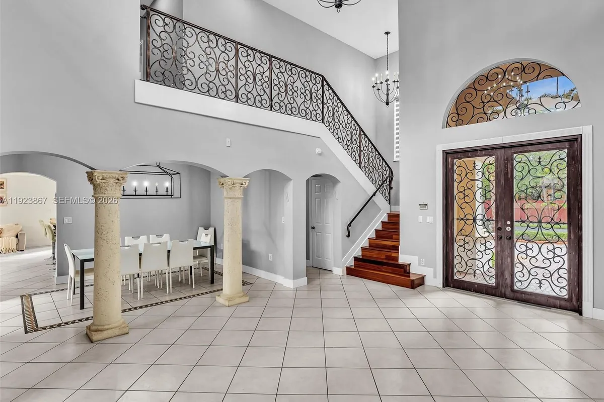 8123 NW 161st Ter, Miami Lakes FL 33016