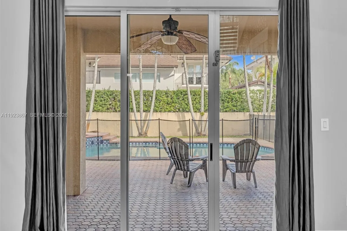 8123 NW 161st Ter, Miami Lakes FL 33016