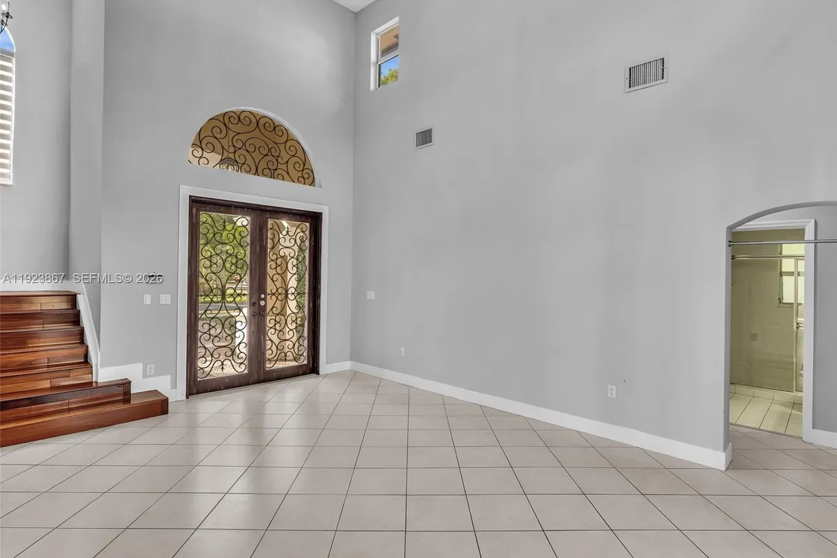 8123 NW 161st Ter, Miami Lakes FL 33016