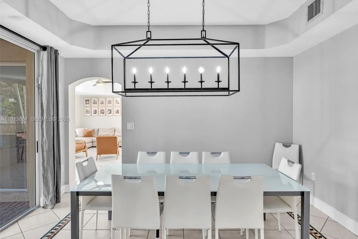 8123 NW 161st Ter, Miami Lakes FL 33016