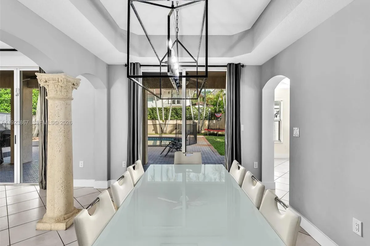 8123 NW 161st Ter, Miami Lakes FL 33016