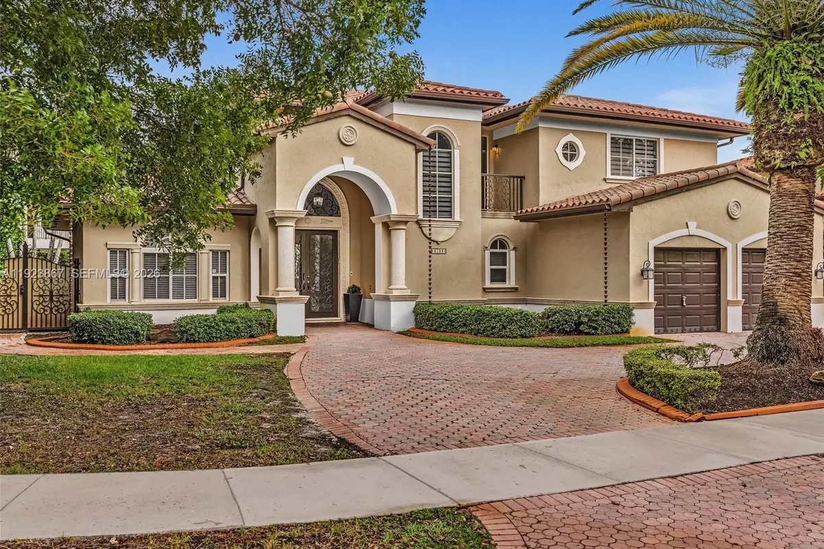 8123 NW 161st Ter, Miami Lakes FL 33016