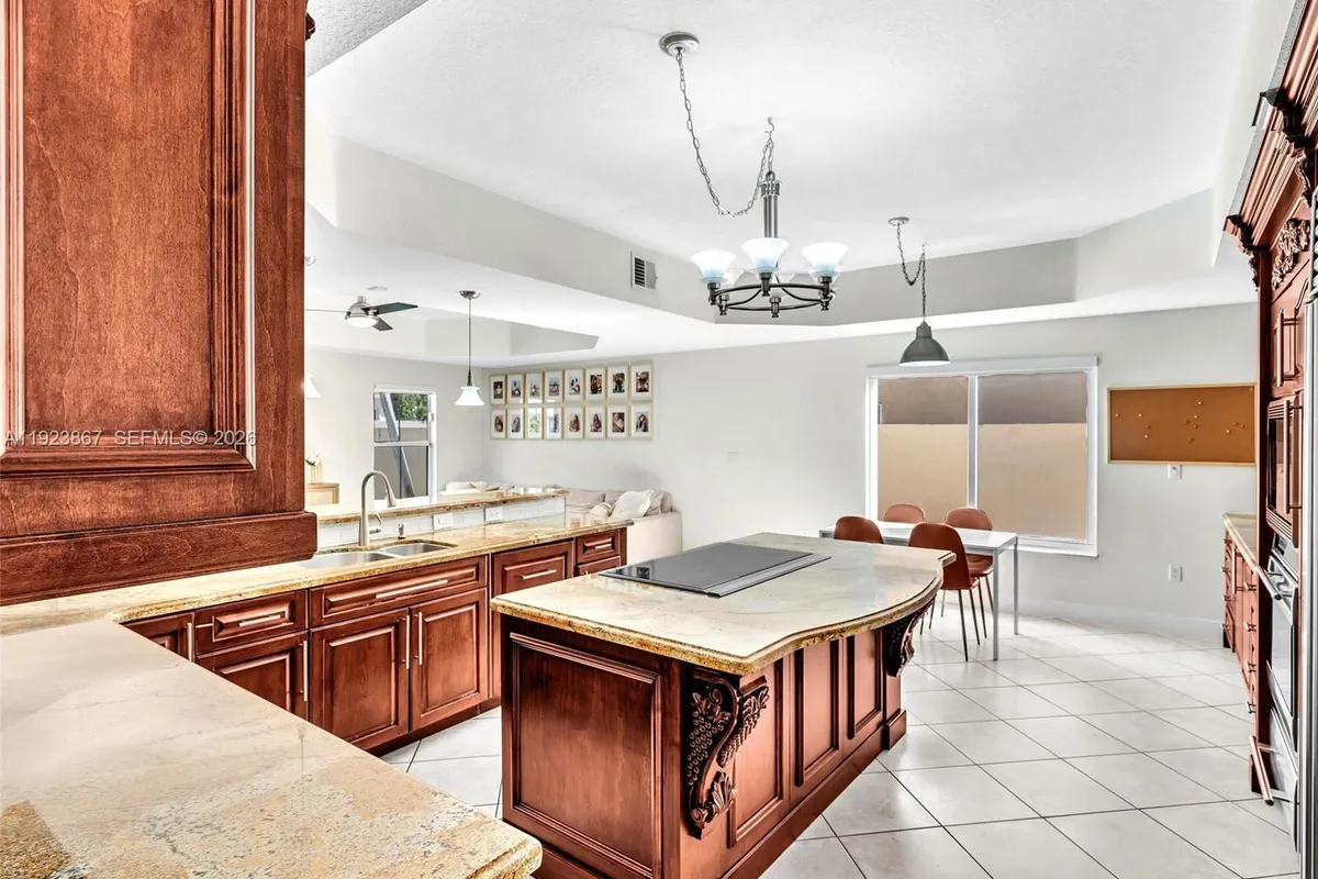 8123 NW 161st Ter, Miami Lakes FL 33016