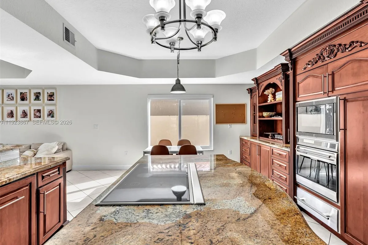 8123 NW 161st Ter, Miami Lakes FL 33016