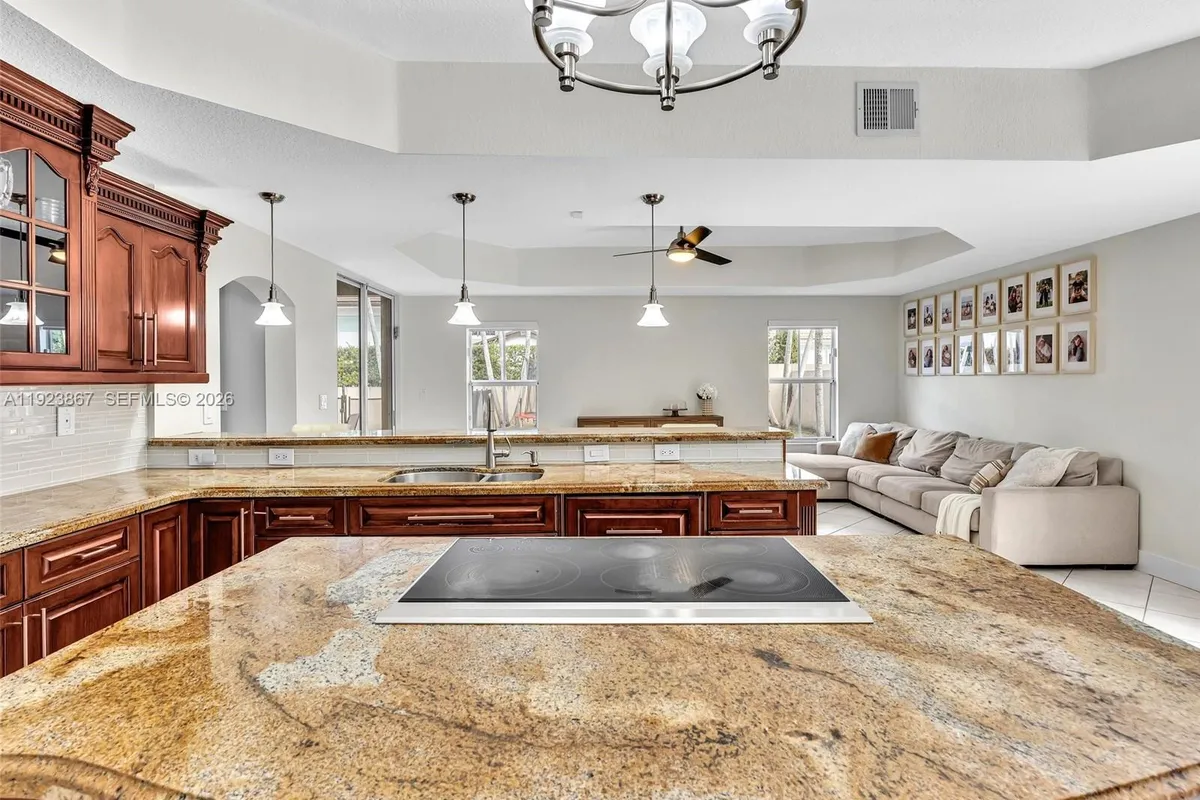 8123 NW 161st Ter, Miami Lakes FL 33016