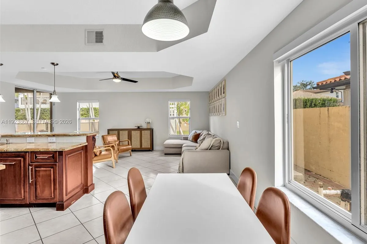 8123 NW 161st Ter, Miami Lakes FL 33016