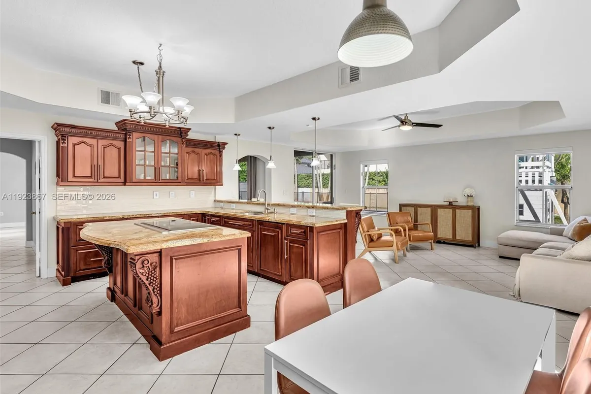 8123 NW 161st Ter, Miami Lakes FL 33016