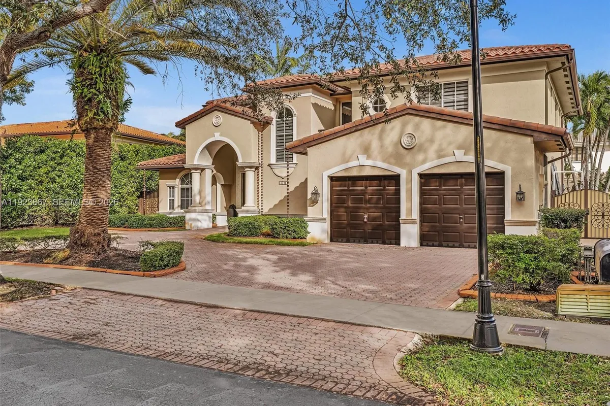 8123 NW 161st Ter, Miami Lakes FL 33016